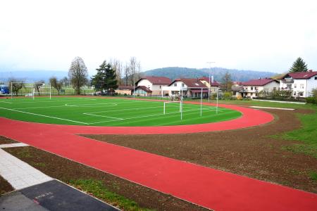 NOVO IGRIŠČE PRI OŠ CERKNICA 02 FOTO LJUBO VUKELIČ